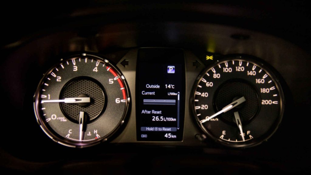 Hilux D/C SRV 2.7 6AT 4X4 – Plateado Metálico