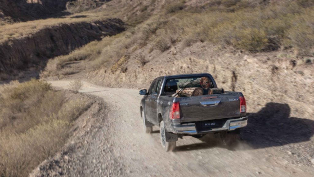Hilux D/C SRV 2.7 6AT 4X4 – Plateado Metálico