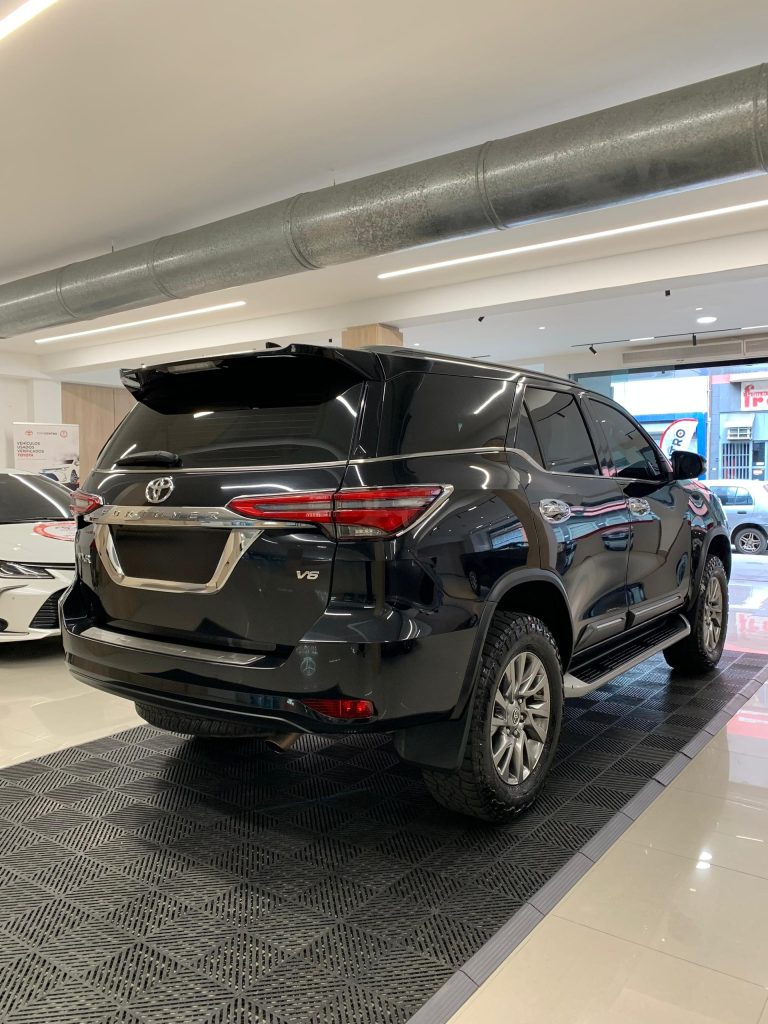 Fortuner VX.R 2023 – Negro