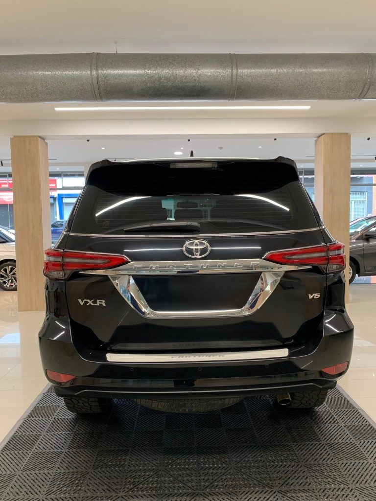 Fortuner VX.R 2023 – Negro