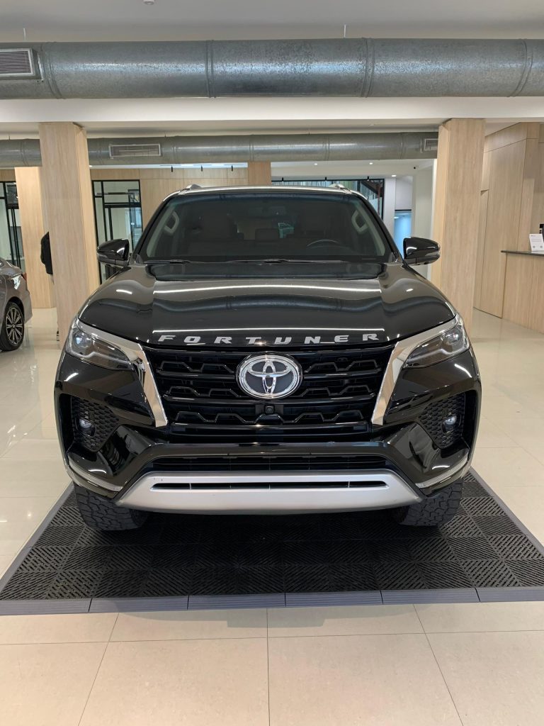 Fortuner VX.R 2023 – Negro