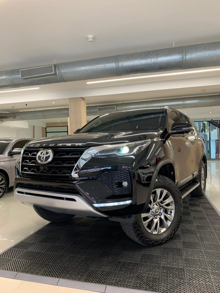 Fortuner VX.R 2023 – Negro
